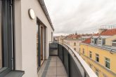 Großzügige 2-Zimmer DG-Wohnung mit Terrasse - Balkon